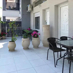 Ξενοδοχείο με διαμερίσματα Vasilevi Nea Kallikrateia